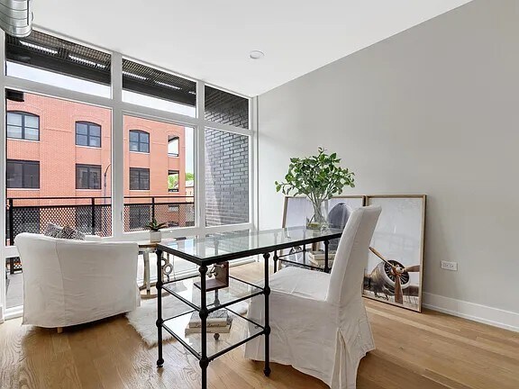 Building Photo - 3208 N Southport Ave