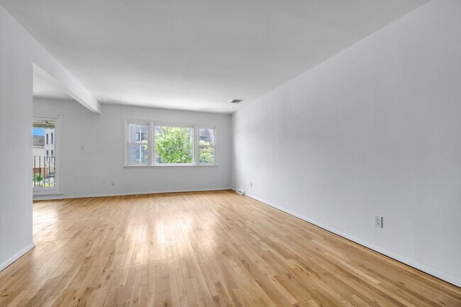 Building Photo - 214-17 15th Ave