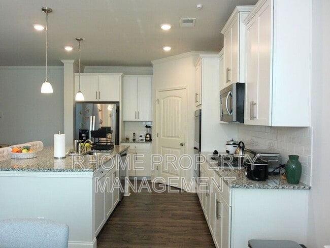 Building Photo - 9926 Stretford Rd