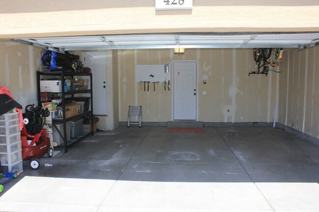 Building Photo - Spacious 3 Bedroom In Stansbury Park- Show...