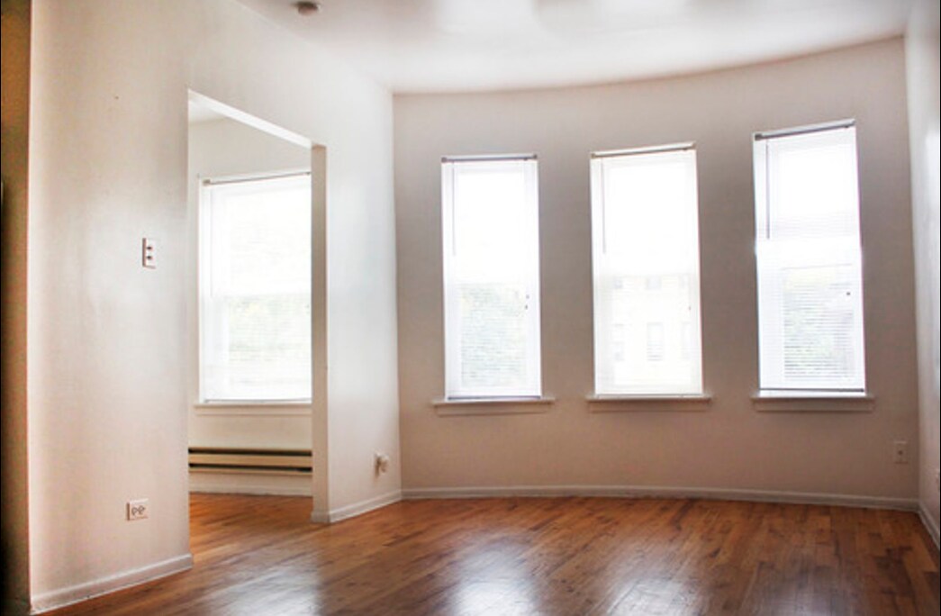 Building Photo - 4527 N Malden St