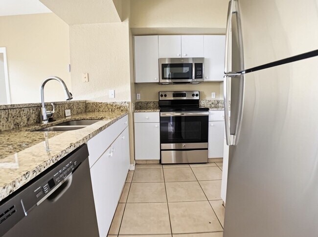 Building Photo - 2/2 Upgraded Spacious Condo in Park Central, Millenia area