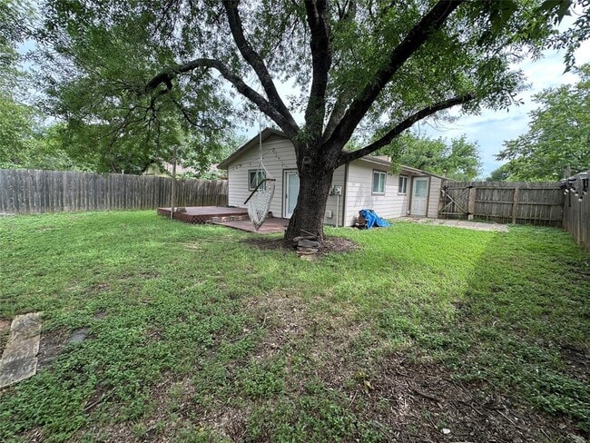 Building Photo - 6004 Palm Cir