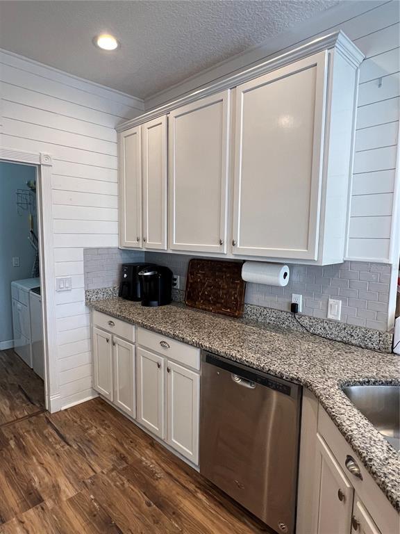 Building Photo - 221 Asterbrooke Dr