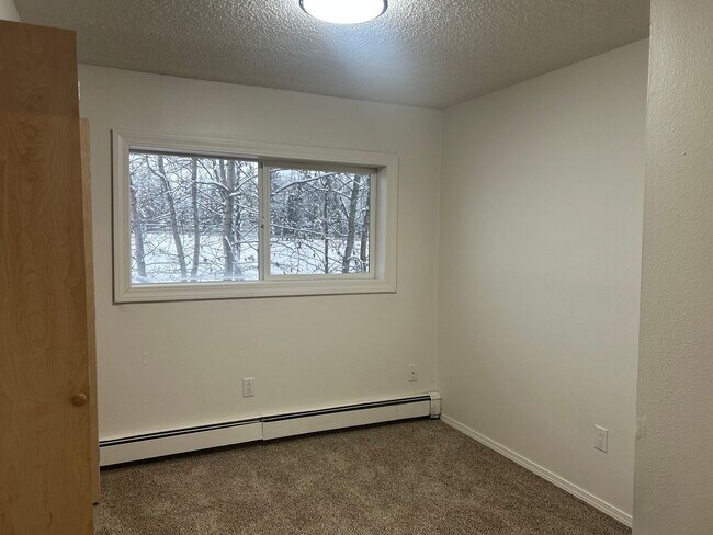 Building Photo - Woodridge 228 Unit 5