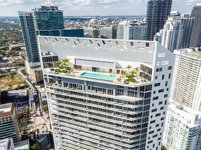 Building Photo - 1300 Brickell Bay Dr