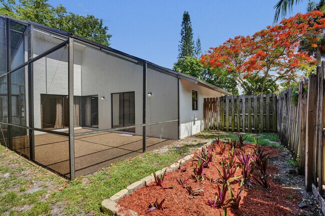 Building Photo - 820 NW 21st Way
