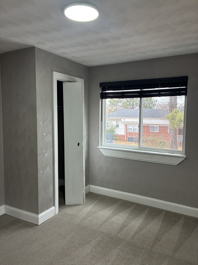 Building Photo - 2808 Beachmont Ave