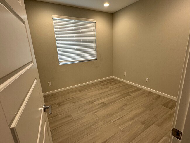 Building Photo - 3539 E Louise Dr