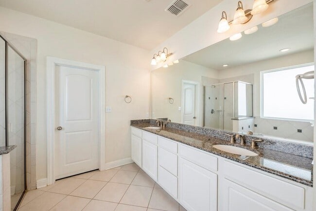 Building Photo - 11812 Mira Vista Way