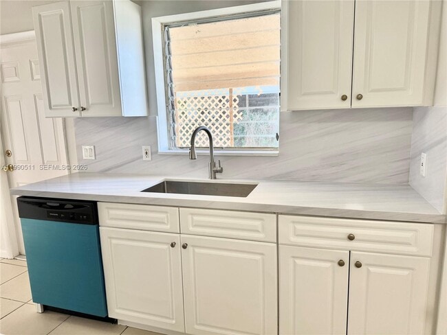 Building Photo - 121 NE Prima Vista Blvd