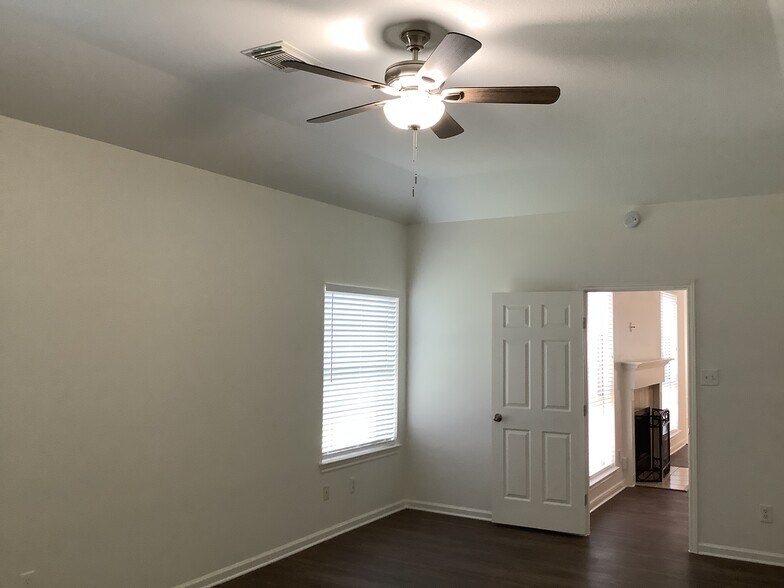 Building Photo - 1601 Oak Pl Ct