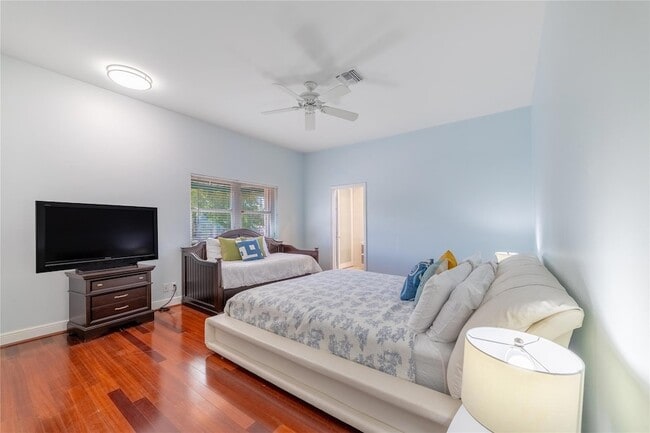 Building Photo - 2519 Barcelona Dr