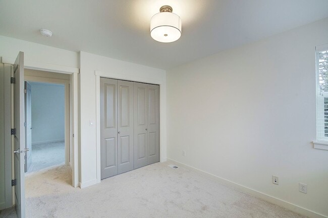 Building Photo - 3Bd/2.5Ba Issaquah Home