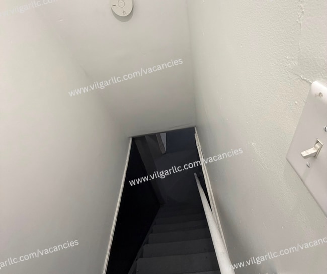 Building Photo - Newly Renovated 3- Bedrooms,  1-Bathroom Home