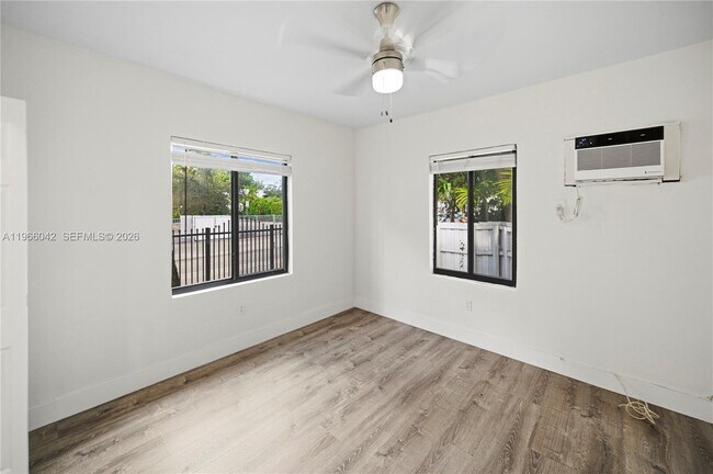 Building Photo - 570 NE 69th St