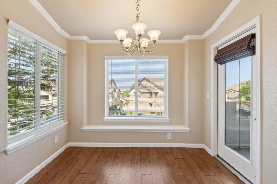 Building Photo - Updated 2-Bed, 2-Bath Condo Just 15 Minute...