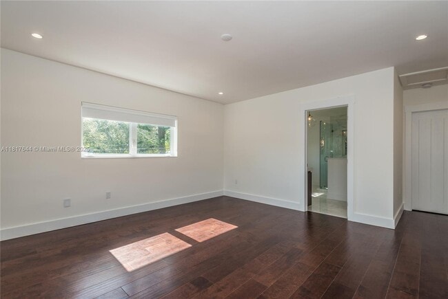 Building Photo - 640 Puerta Ave