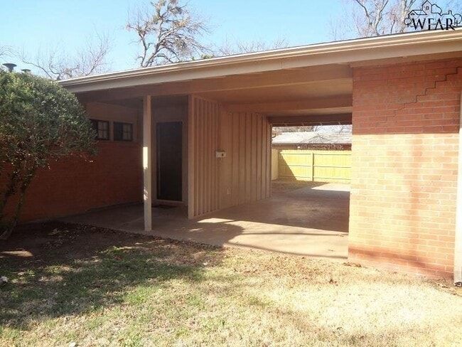 Building Photo - 1553 Hanover Rd