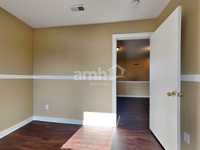 Building Photo - 327 Hartford Ct