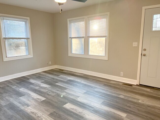 Building Photo - Move-In Specials Available! Completely Rem...