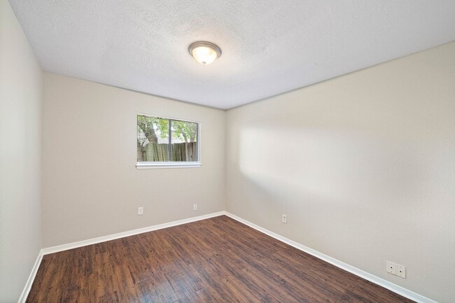 Building Photo - Lovely 3 Bedroom 2 Bath Duplex Home with Totally Private Backyard with Nice Wooden Privacy Fence!!