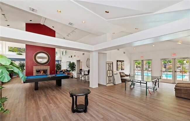 Building Photo - Charming Condo in Prime Location - Upgraded Kitchen, Abundant Amenities, and Award-Winning Schools!