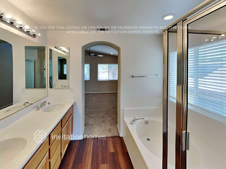 Building Photo - 30824 Medinah Way