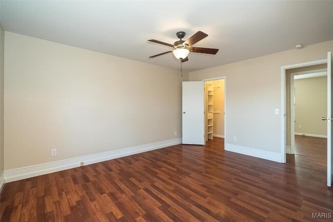 Building Photo - 2018 Creekpoint Dr