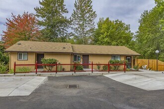 Building Photo - 501 N Moss St