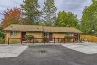 Building Photo - 501 N Moss St