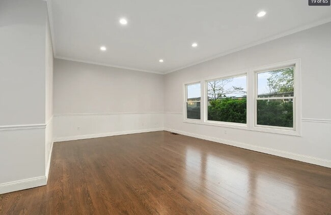 Building Photo - 109 Taft Crescent