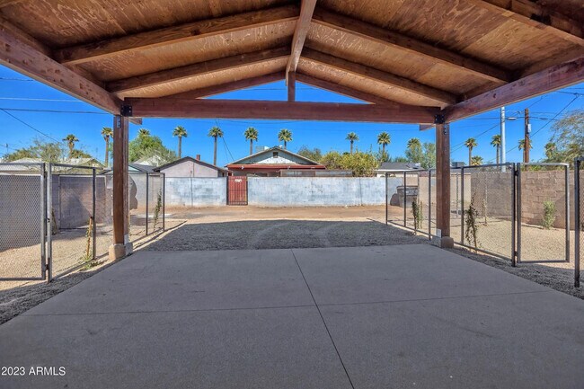 Building Photo - 1436 E Pierce St