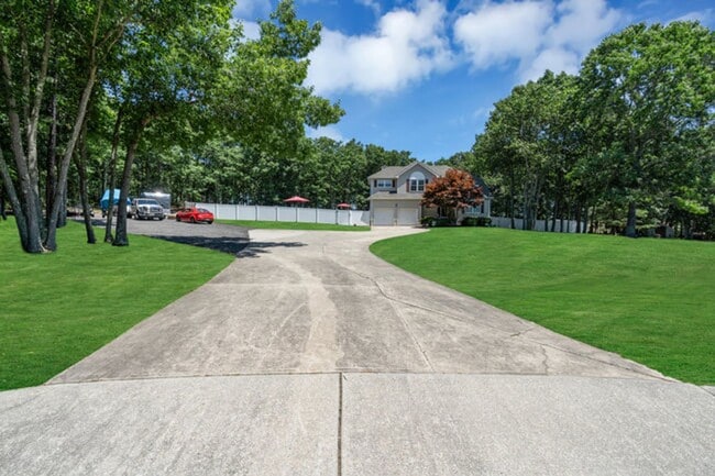 Building Photo - Private Cul-de-Sac Living: 4BR Home with Pool & Geothermal HVAC