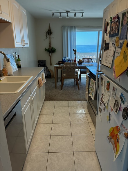 Building Photo - 640 The Village