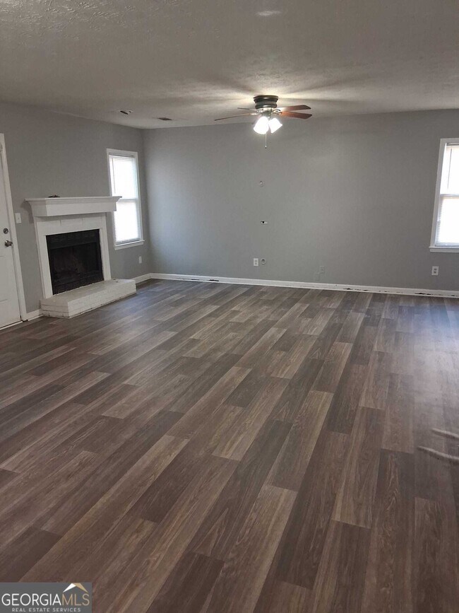 Building Photo - 2798 Country Ct SE