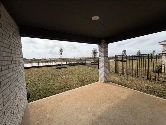 Building Photo - 27515 Village Cir Dr