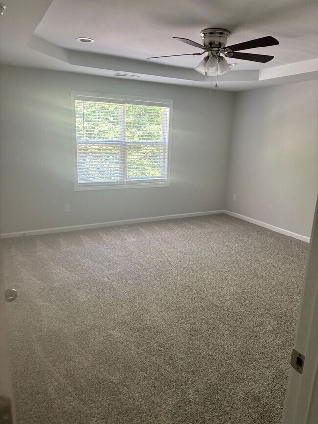 Building Photo - 3 Bedrooms 2.5 baths Ranch