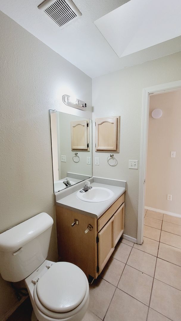Building Photo - Recently painted 4 bedroom, 3 bath home in...