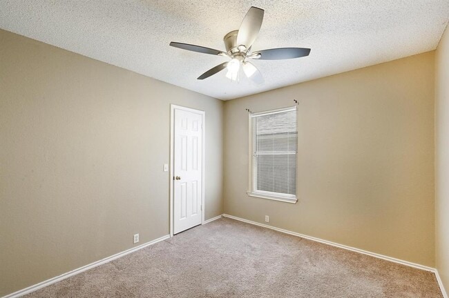 Building Photo - 2112 Coats Cir