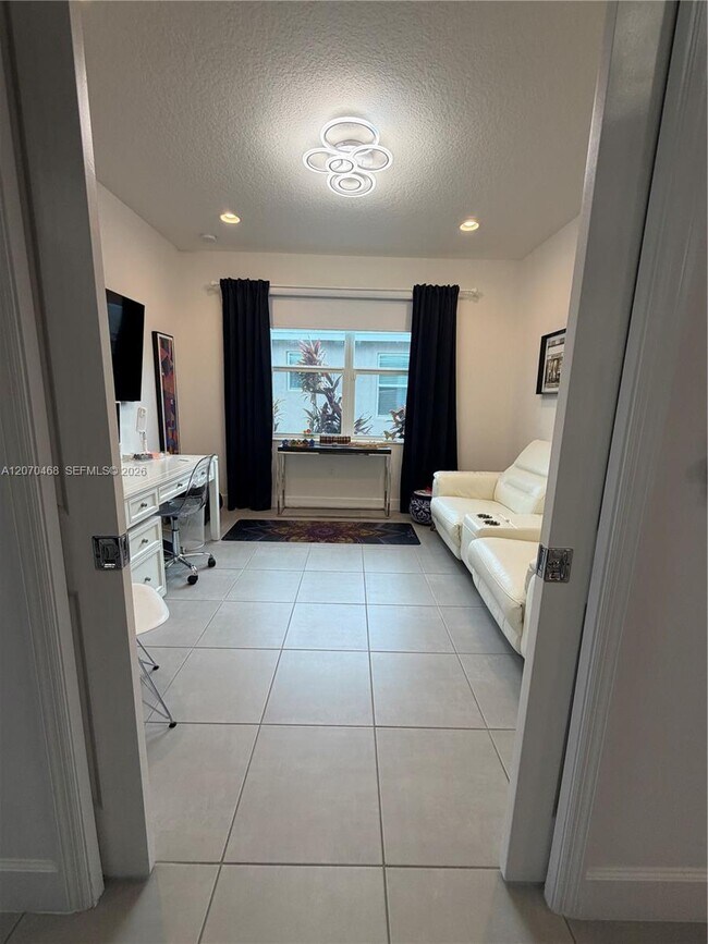 Building Photo - 13542 SW Oceanus Blvd