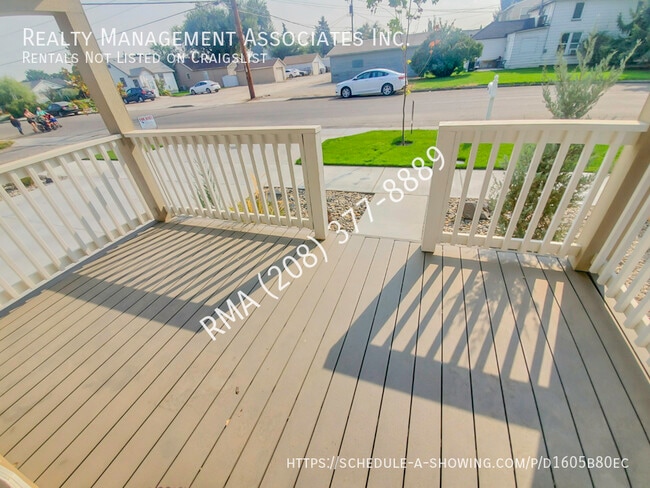 Building Photo - 320 S 2nd Ave