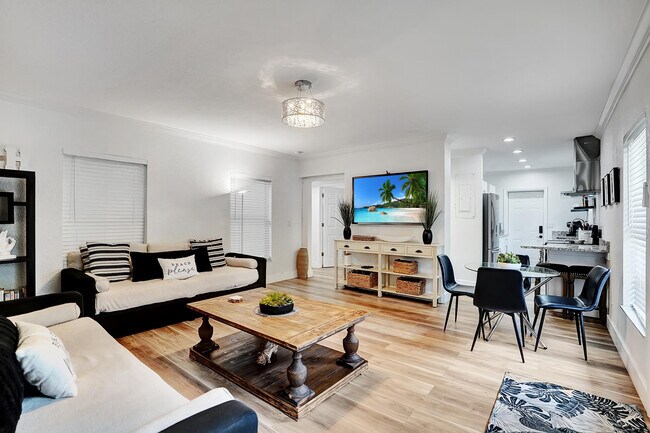 Building Photo - 311 SE 3rd Ave