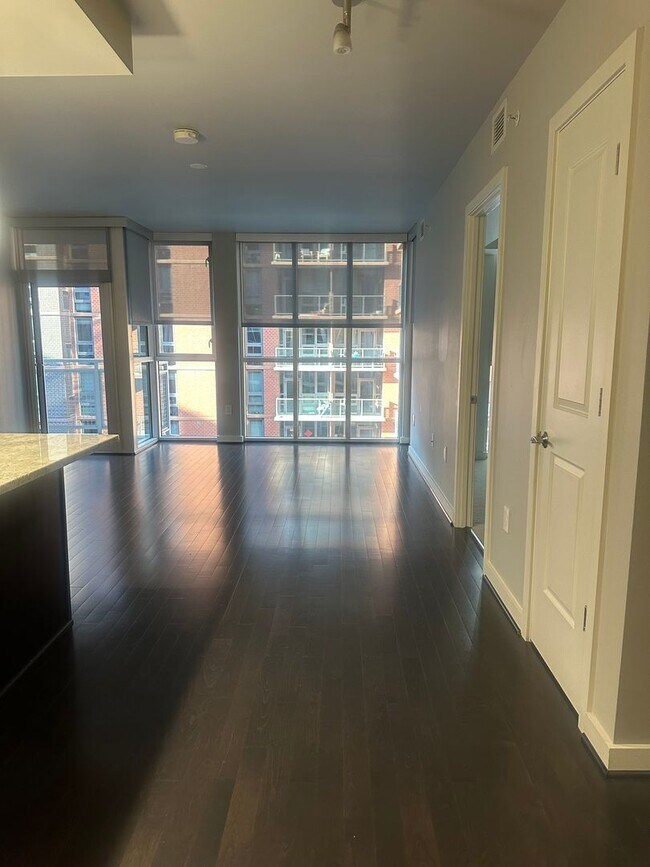 Building Photo - 1 Bedroom 1 Bath Condo Near Capitol Hill