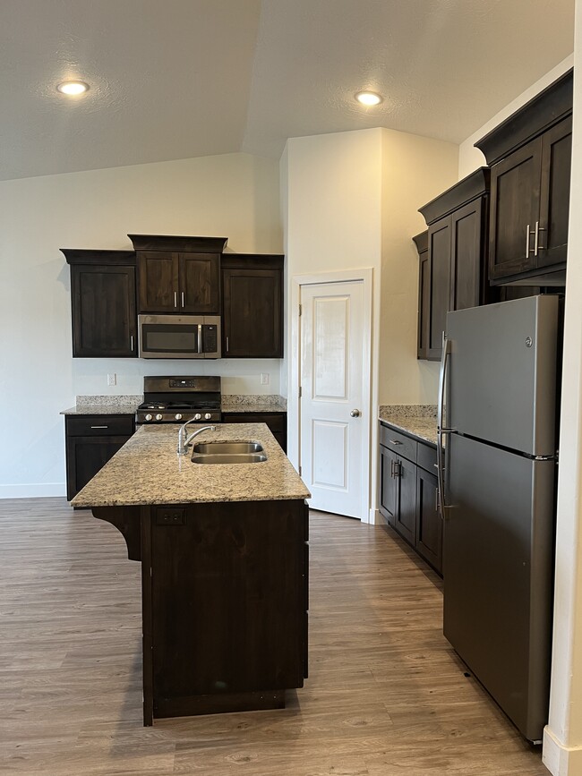 Building Photo - 2155 N 550 W