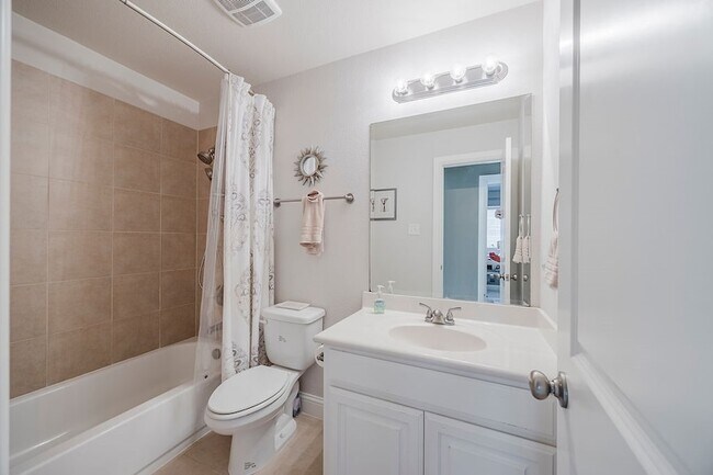 Building Photo - 15516 Mayflower Trail