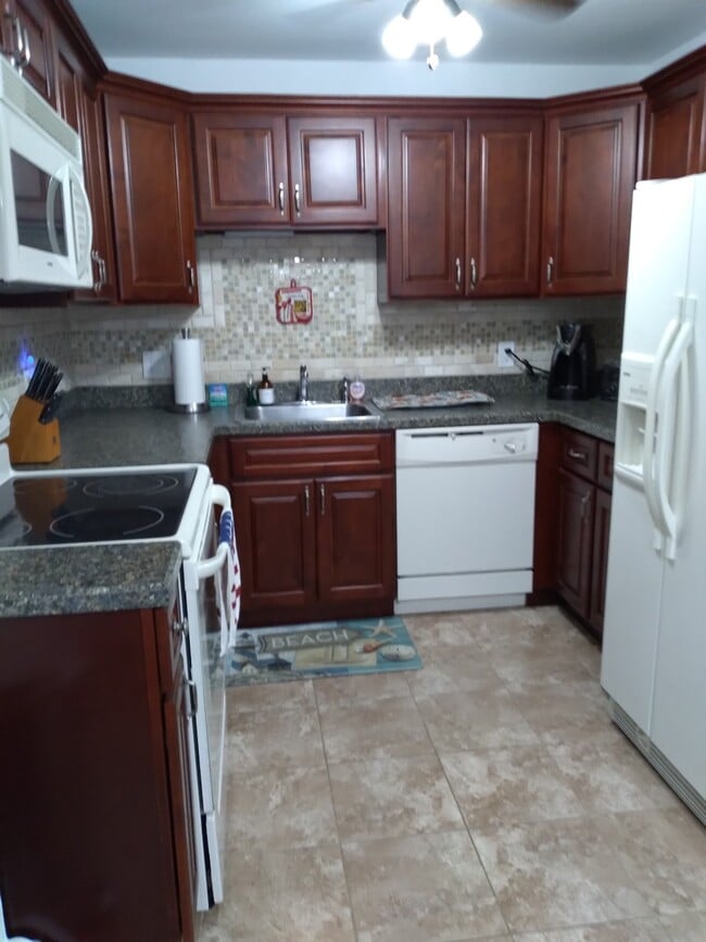 Building Photo - 1187 Ocean Ave