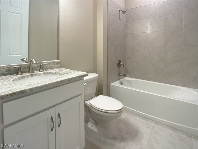 Building Photo - 715 Heather Lk Ave