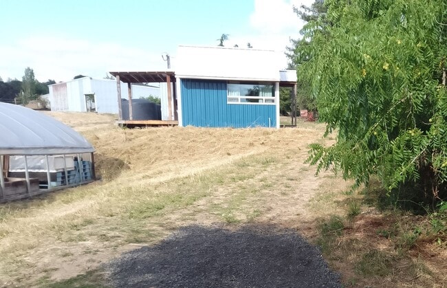 Building Photo - 4500 NW McLoughlin Dr