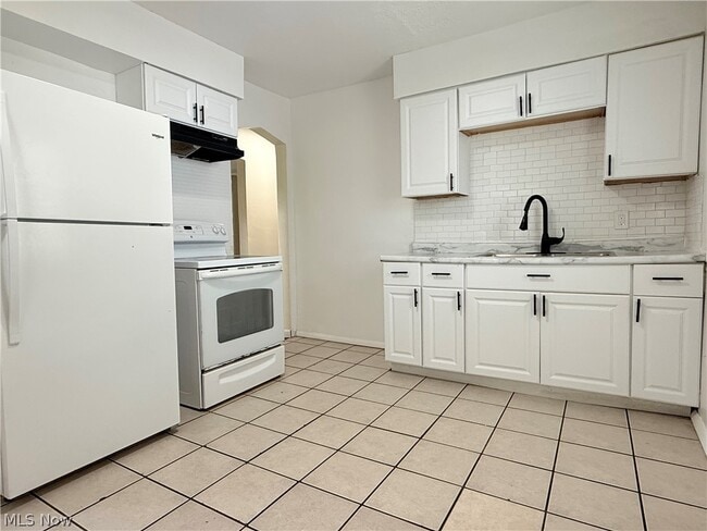 Building Photo - 18505 Raymond St